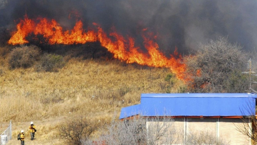 Alberto Fernandez recorre las áreas dañadas por llamas en Corrientes