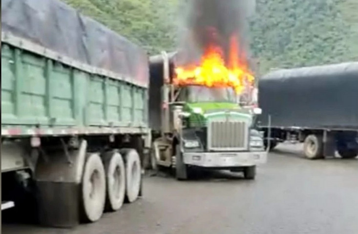Incendian ocho camiones en el Norte de Santander, Colombia
