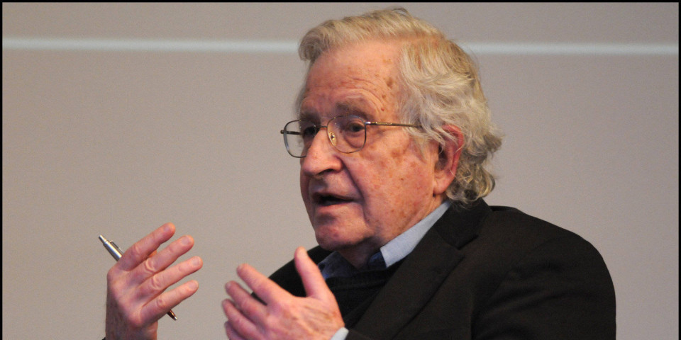 "Vamos hacia el neofascismo", Chomsky