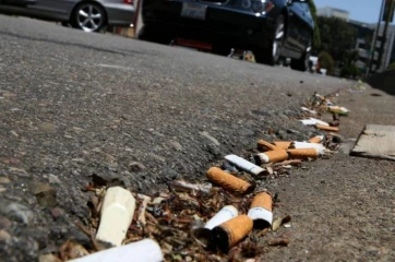 En España, tabacaleras pagarán por la limpieza de las colillas