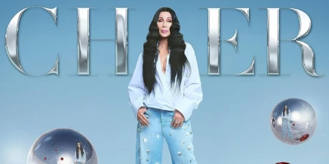 La cantante Cher presentó la portada de su primer disco navideño