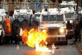 Disturbios: Irlanda del Norte arde de nuevo | Internacional | EL PAÍS