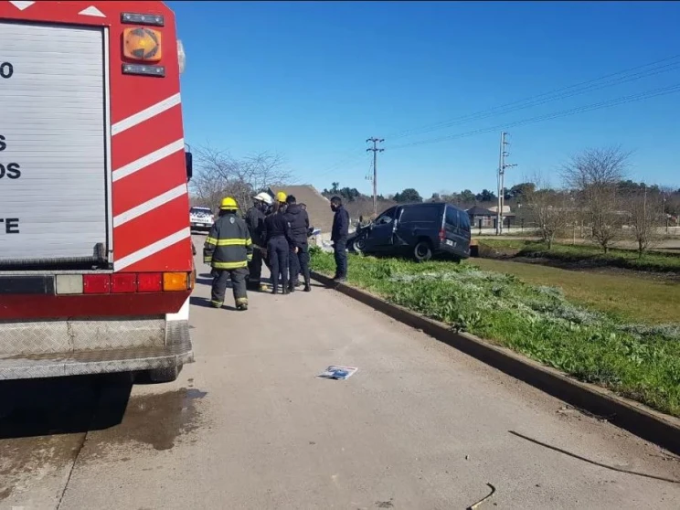 Helicóptero se estrella en la M-40 de Madrid: tres heridos