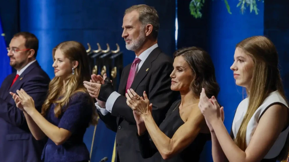 El Rey Felipe VI y su Persistente Lesión: Detalles, Tratamiento y Compromisos