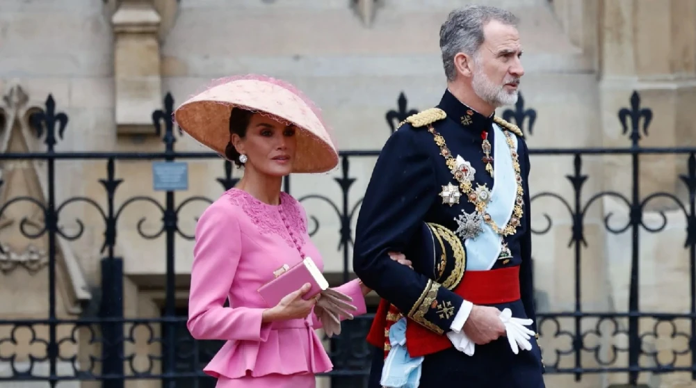 La Reina Letizia: Elegancia, Modestia y Compromiso según la Prensa Francesa