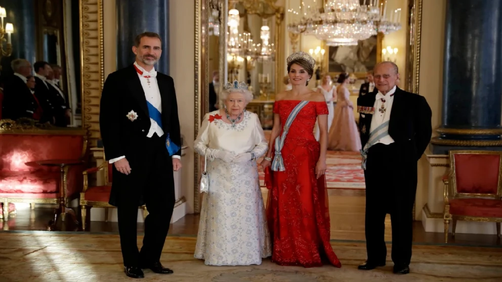 La Reina Letizia: Elegancia, Modestia y Compromiso según la Prensa Francesa
