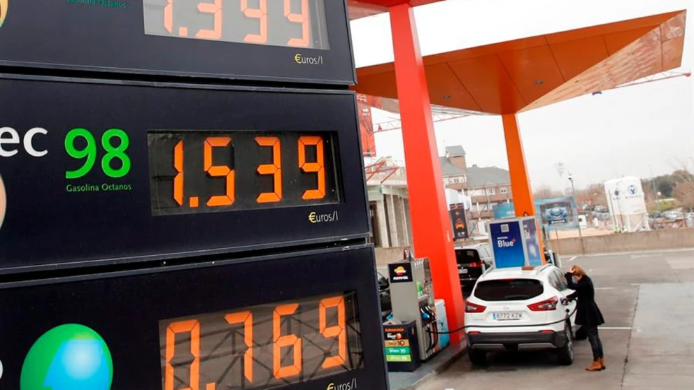 Alza de Precios de la Gasolina: Impacto Global y Respuestas ante la Crisis Energética