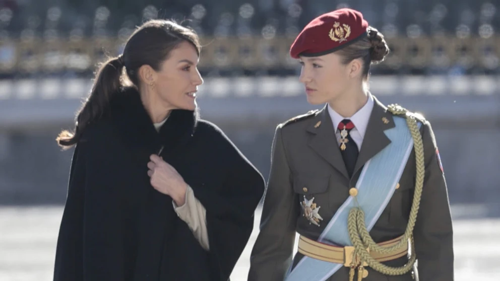 Reyes Felipe y Letizia con la Princesa Leonor: Tradición del Roscón de Reyes con Jesús Ortiz
