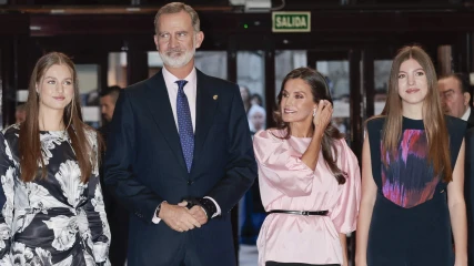 Reyes Felipe y Letizia con la Princesa Leonor: Tradición del Roscón de Reyes con Jesús Ortiz