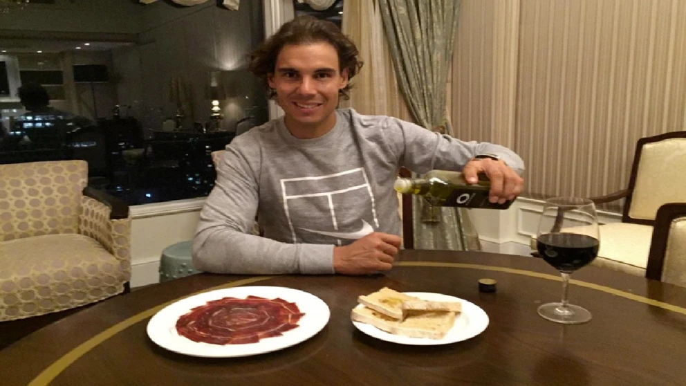 La Rutina de Desayuno de Rafael Nadal: Aceite de Oliva Virgen Extra y Su Impacto