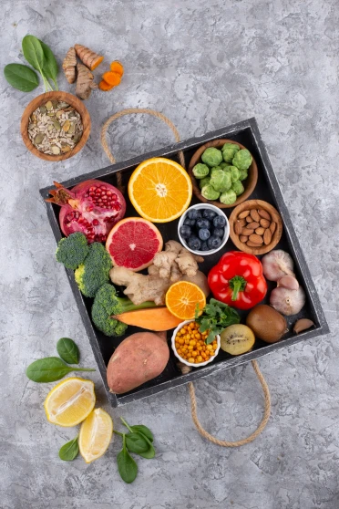 Frutas y verduras saludables Comer frutas y verduras aporta beneficios nutricionales al cuerpo y ayuda a prevenir enfermedades. Foto: Freepik.