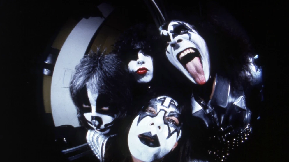 KISS KISS